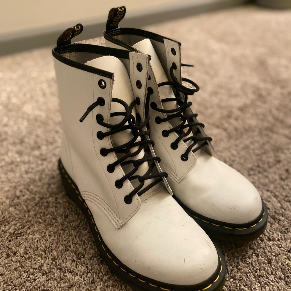White Leather Lace-Up dr. Martin Boots